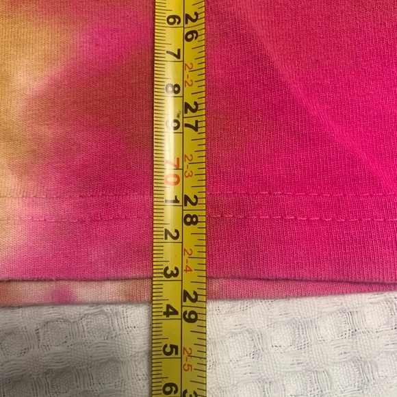 RARE OBEY tee featuring the brand’s iconic logo at the chest and back. Tie-dyed - Picture 6 of 10